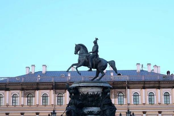 До дворцов и парков – на электричке